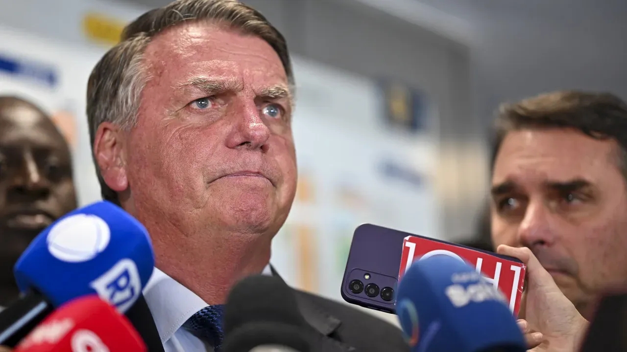 Maioria acha justa condenacao de Bolsonaro diz pesquisa CNT