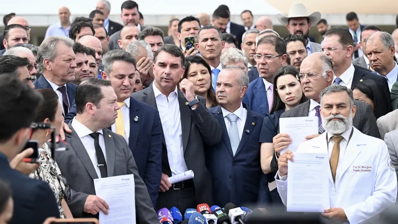 Motta avalia imagens para punir deputados por motim