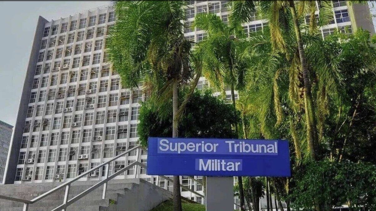 Generais condenados por golpe podem perder patentes