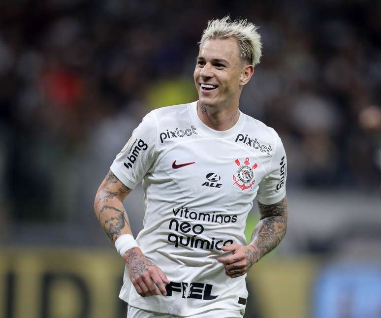 Mesmo vendido em agosto, Róger Guedes termina 2023 como artilheiro do Corinthians