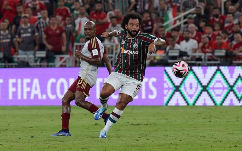Pênalti marcado para o Fluminense no Mundial divide opiniões nas redes: 'Bizarro'