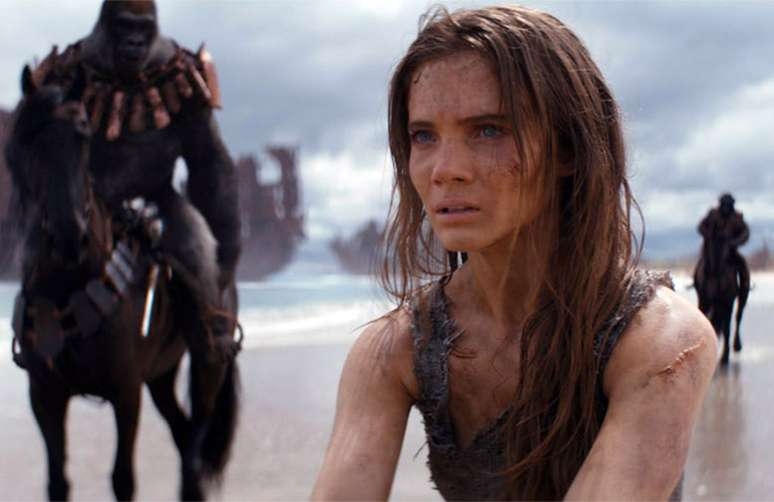 Atriz de "Witcher" é única humana nas fotos do novo "Planeta dos Macacos"