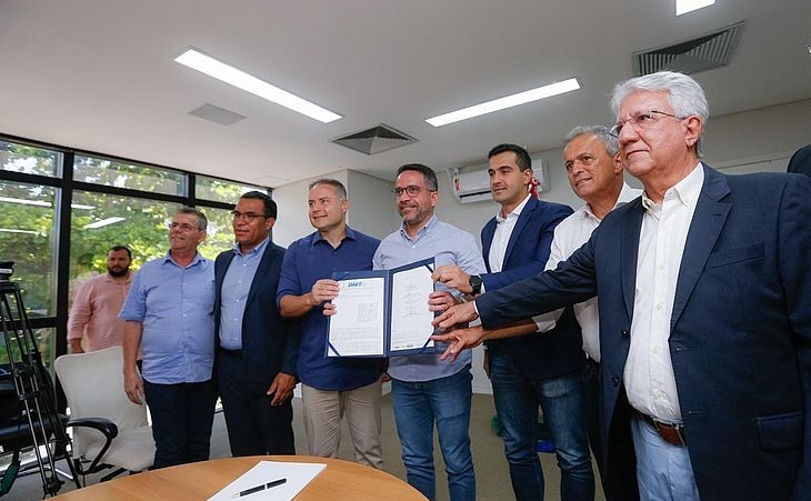 Renan Filho assina convênio para recuperar rodovias de AL e anuncia faixa adicional para BR-101