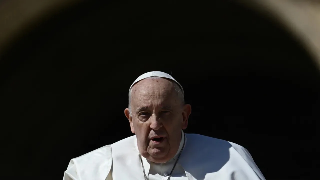 Papa Francisco apresenta melhora e deixa oxigênio