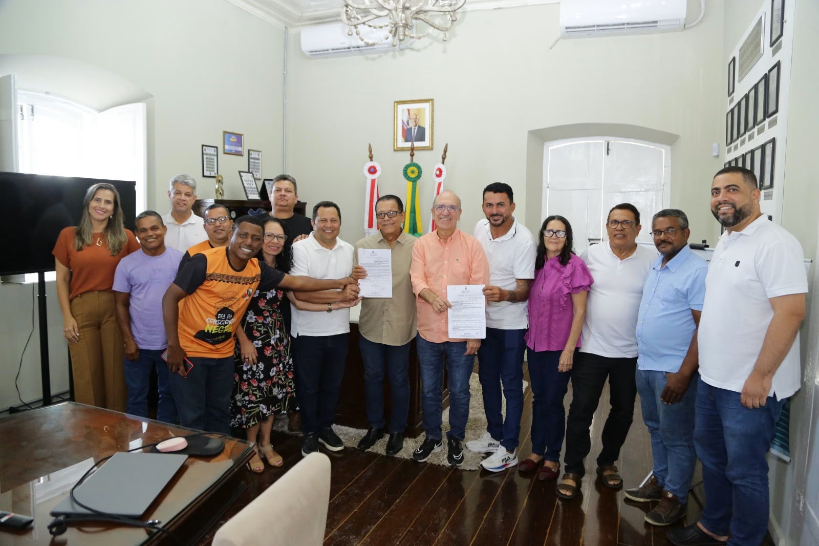 Prefeito sanciona Semana da Consciência Negra e Aluno Nota Dez