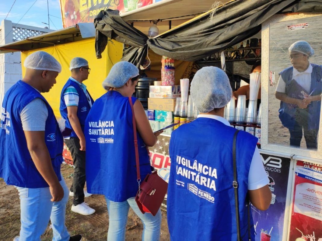 Festa de Bom Jesus em Penedo: Vigilância Sanitária Municipal fiscaliza barracas de comida e bebidas