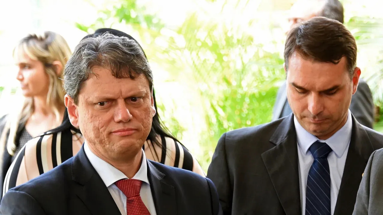 Flávio Bolsonaro reafirma candidatura como irreversível e vantajosa