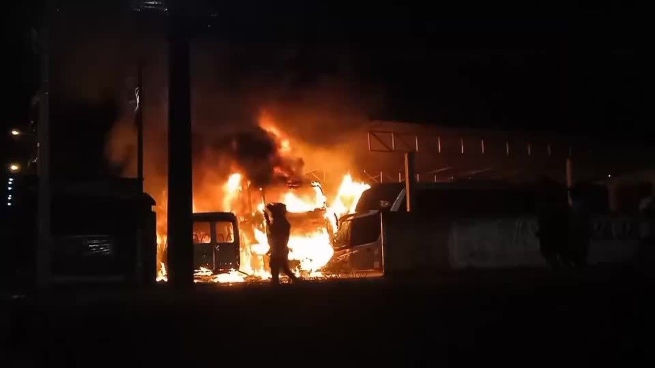 Incêndio destrói garagem de ônibus em Igaci, AL