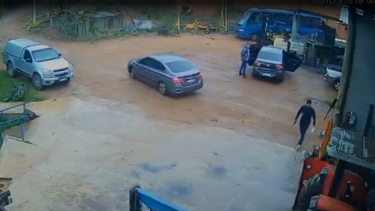 Quadrilha disfarçada de PF rouba arsenal em Vinhedo