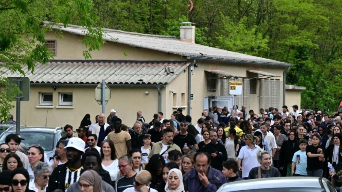 Macron afirma que ódio não tem lugar na França