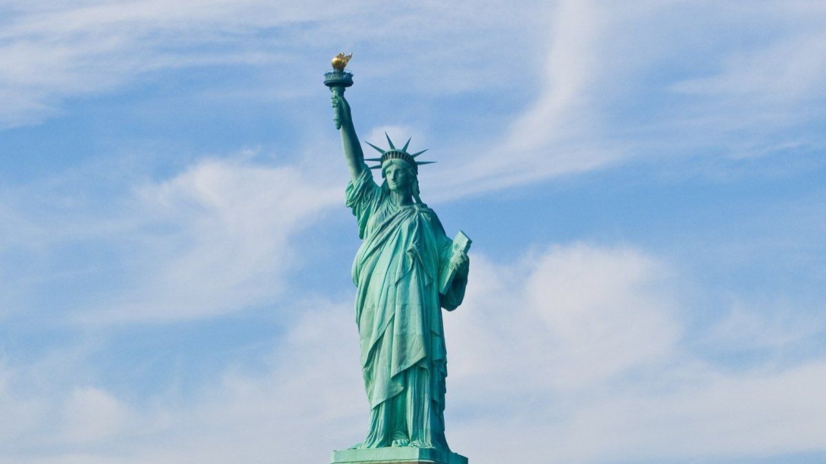 Governo dos EUA enfrenta paralisação no segundo dia