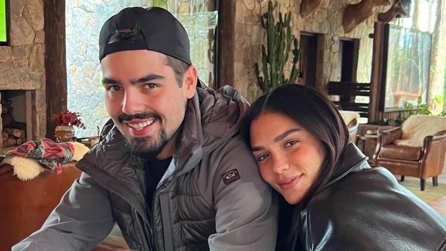 João Silva e Isabella Kherlakian Revelam Romance em Fotos
