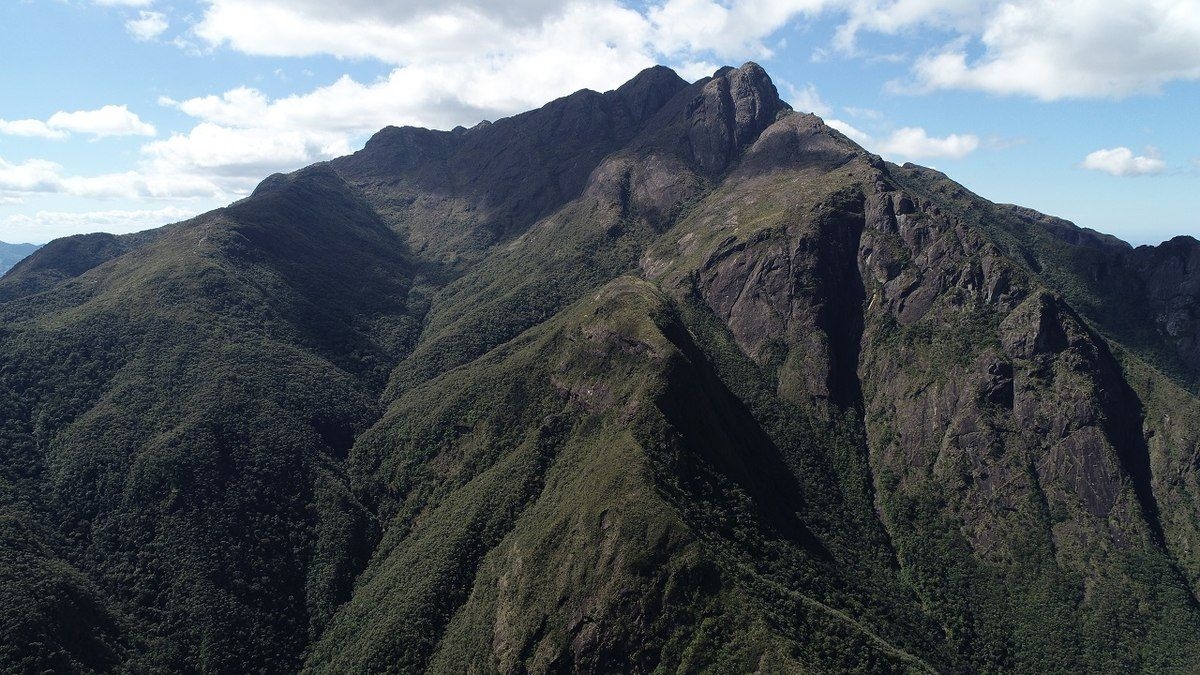 Homem morre durante trilha no Pico dos Marins