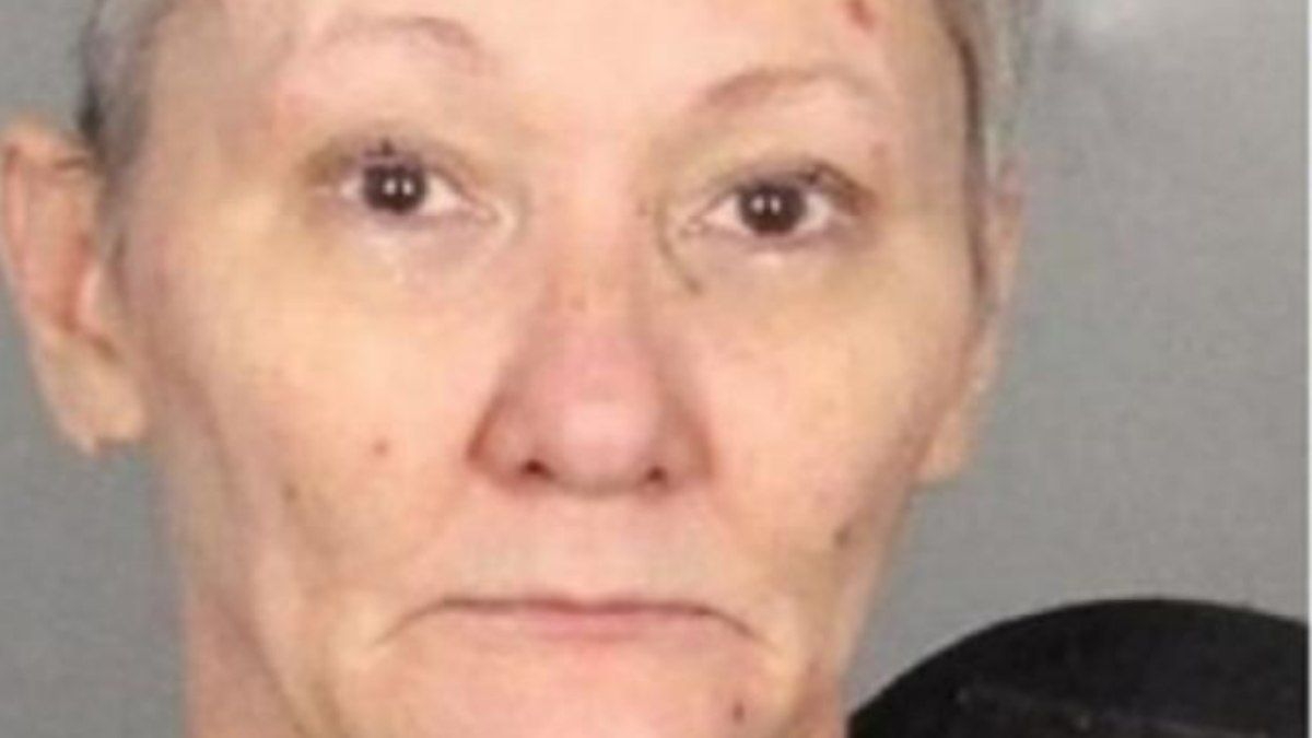 Mulher condenada a 50 anos por assassinar vizinha brutalmente
