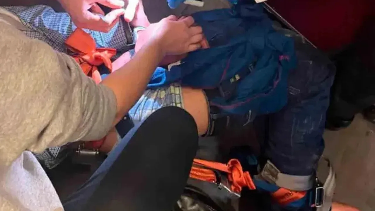 Passageiro causa pânico ao tentar abrir porta de avião