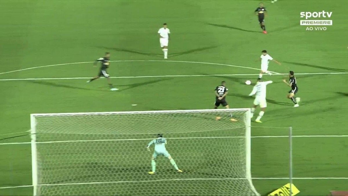 CSA anuncia Camacho e busca novo zagueiro