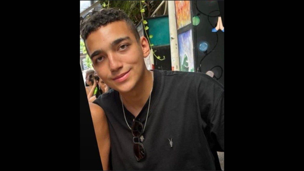 Jovem libertado pelo Hamas reencontra família após 584 dias