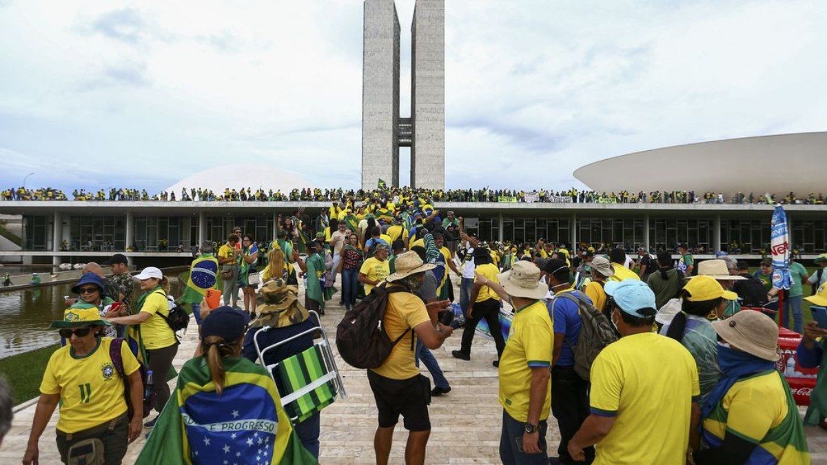 Novo Projeto de Lei da Anistia cria polêmica entre bolsonaristas