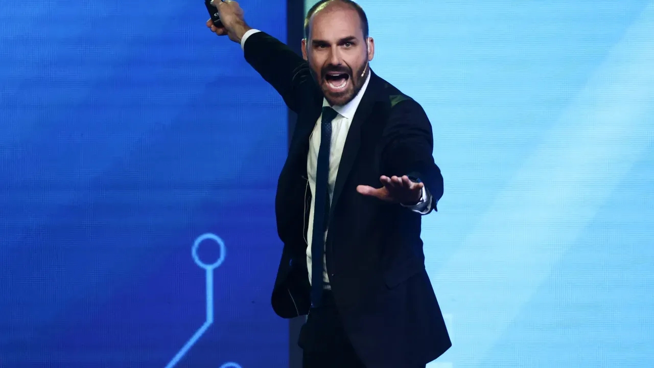 Eduardo Bolsonaro se torna réu por coação no STF