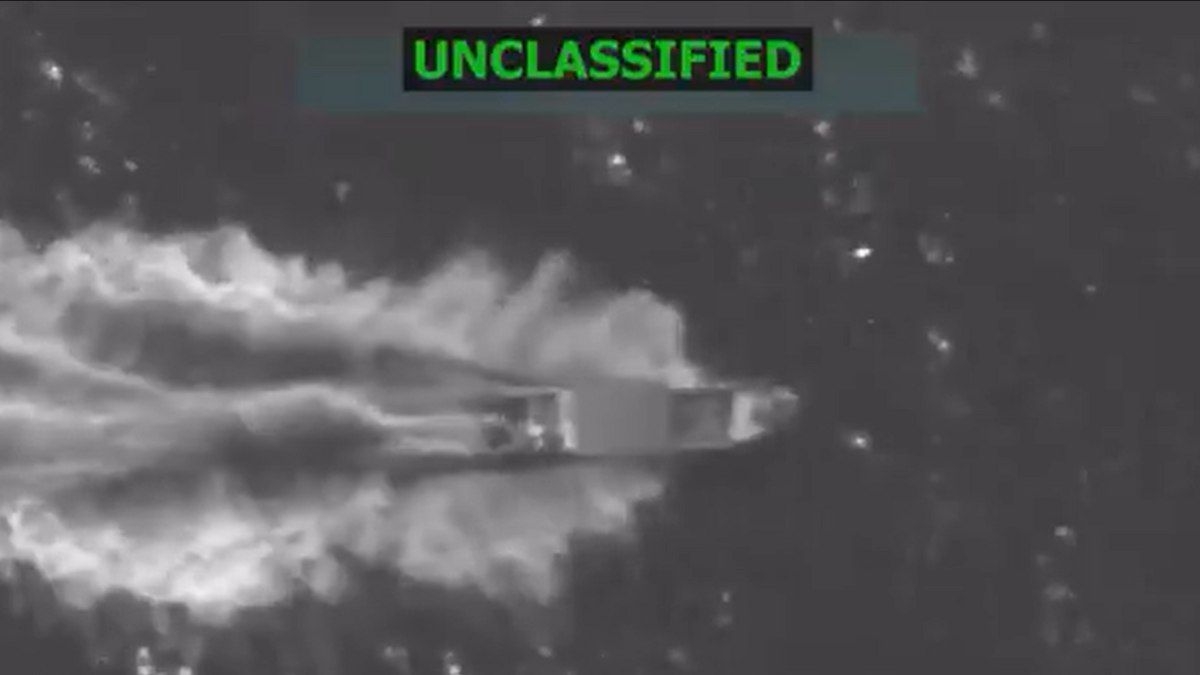 EUA bombardeiam barco no Pacífico e deixam três mortos