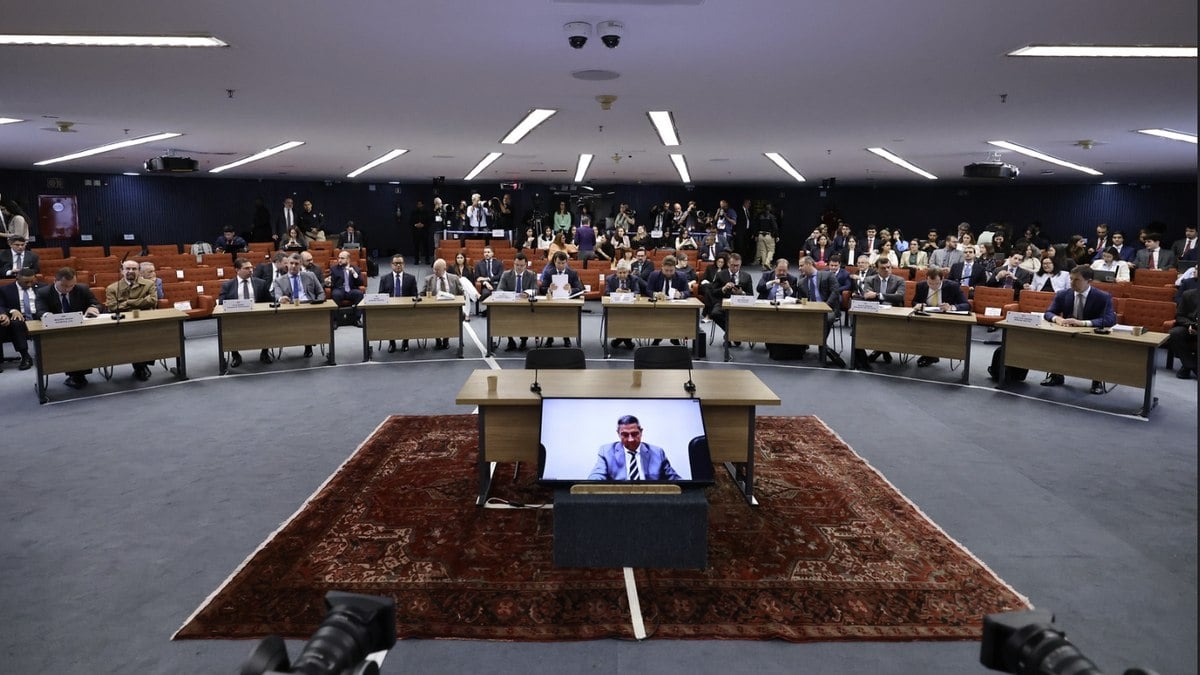 Democracia Brasileira No Banco Dos Réus Pela Primeira Vez