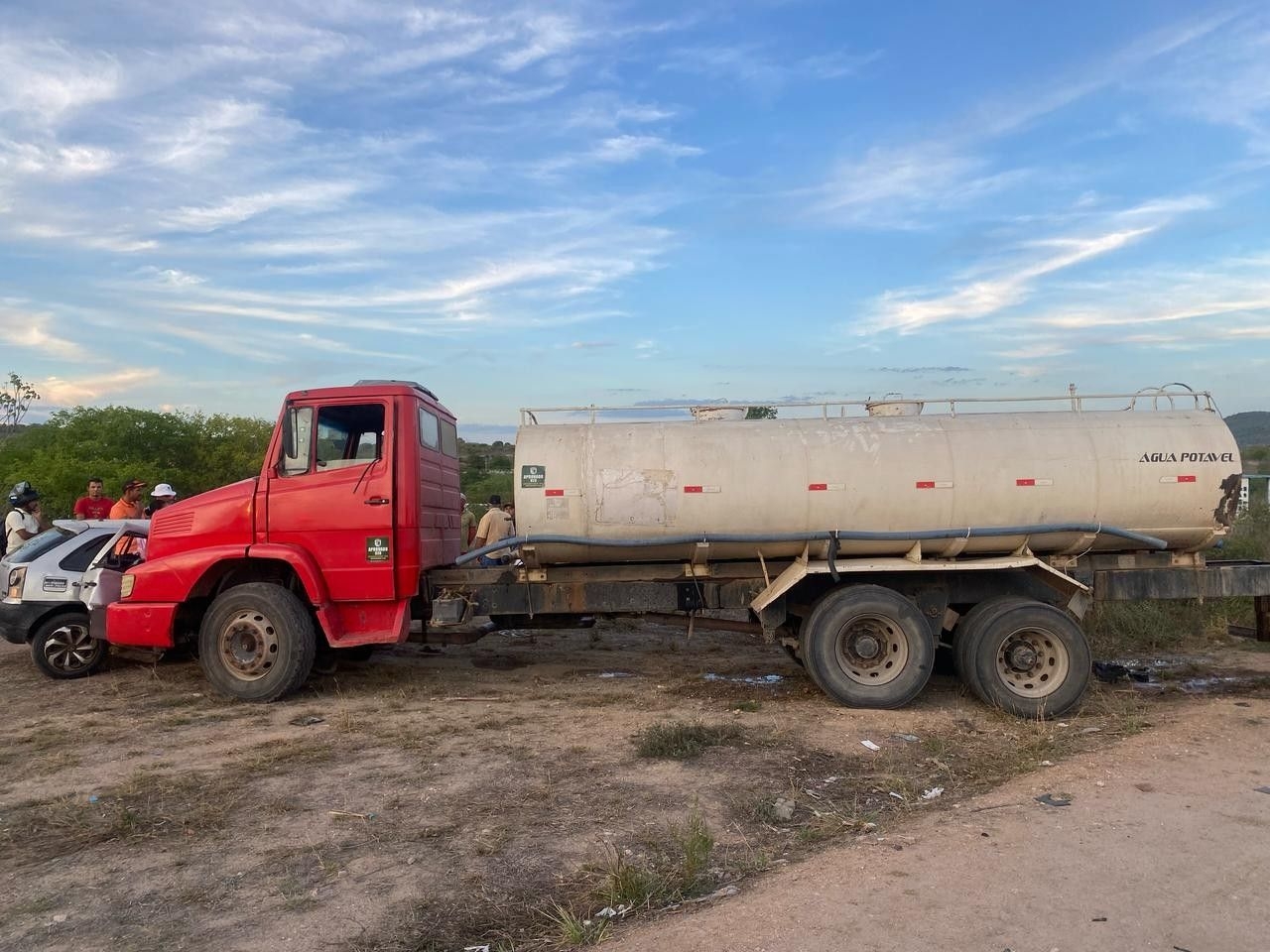 Mulher morre em acidente entre caminhão e carro na AL-220