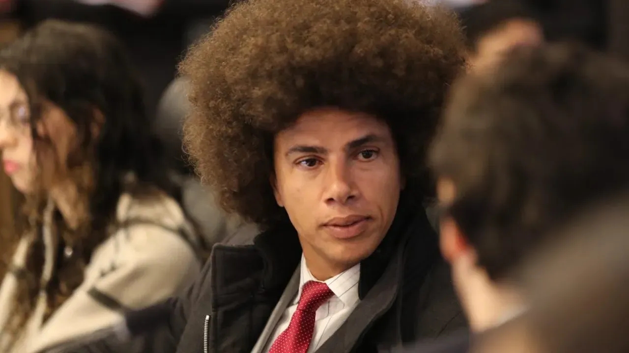 Deputado Renato Freitas revida agressões em Curitiba