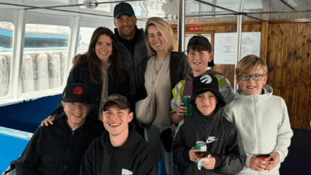 Alan Ritchson e Esposa Compartilham Segredos da Vida Pessoal