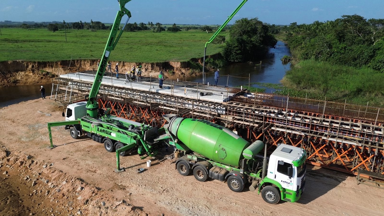 Concretagem da ponte da Ponta Mofina avança rapidamente