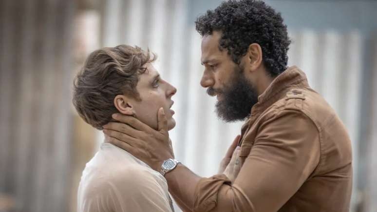 Vai morrer? Ramiro fica entre a vida e a morte no final de 'Terra e Paixão'
