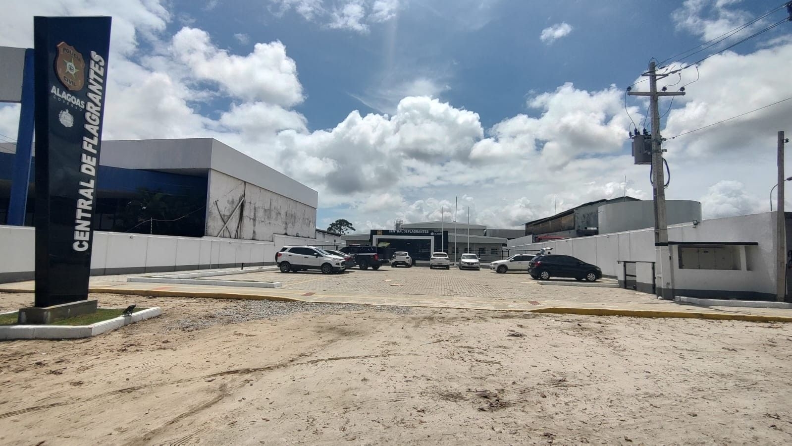 Criminosos Usam Imóvel Para Venda de Drogas em Coqueiro Seco