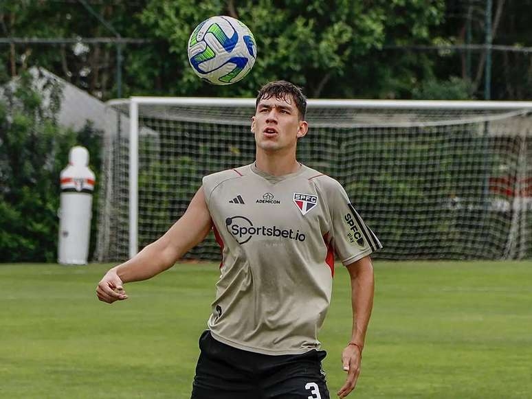 E o Ferraresi? Zagueiro jogou só nove minutos após se recuperar de lesão no São Paulo