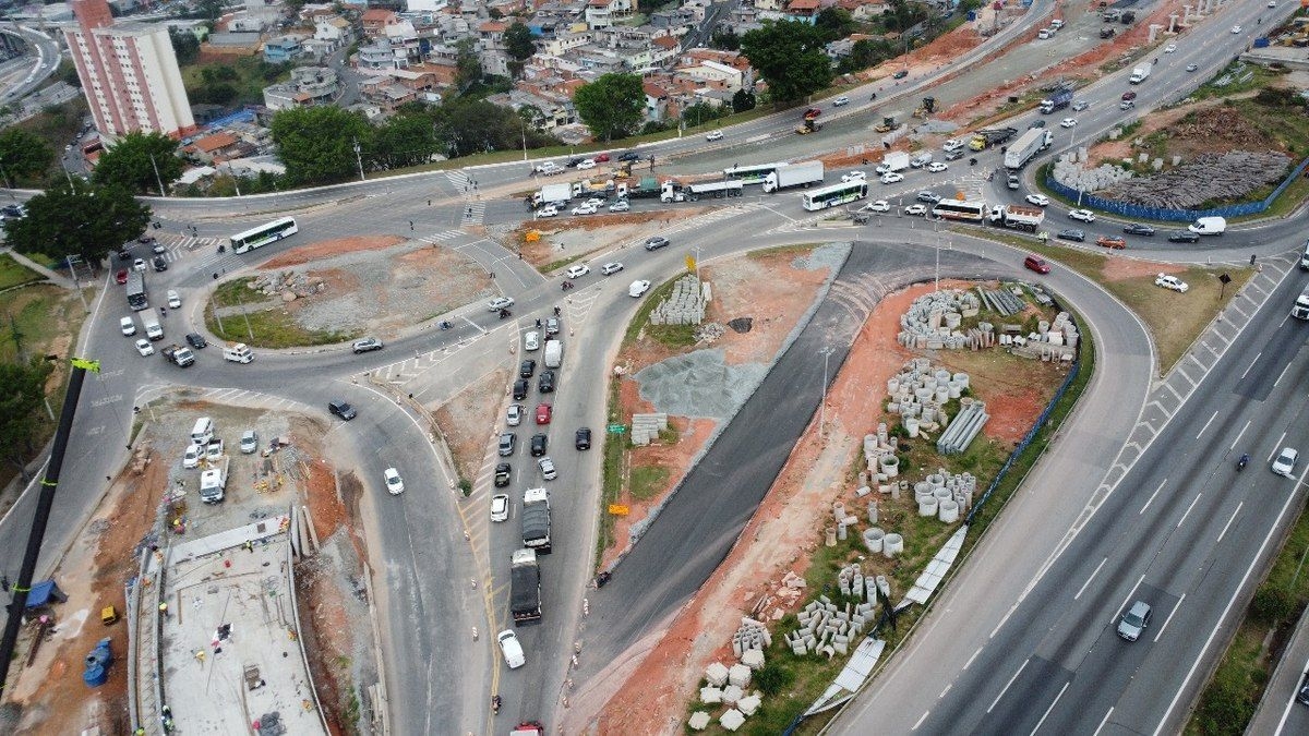 Mudanças no tráfego no trevo de Barueri a partir de segunda