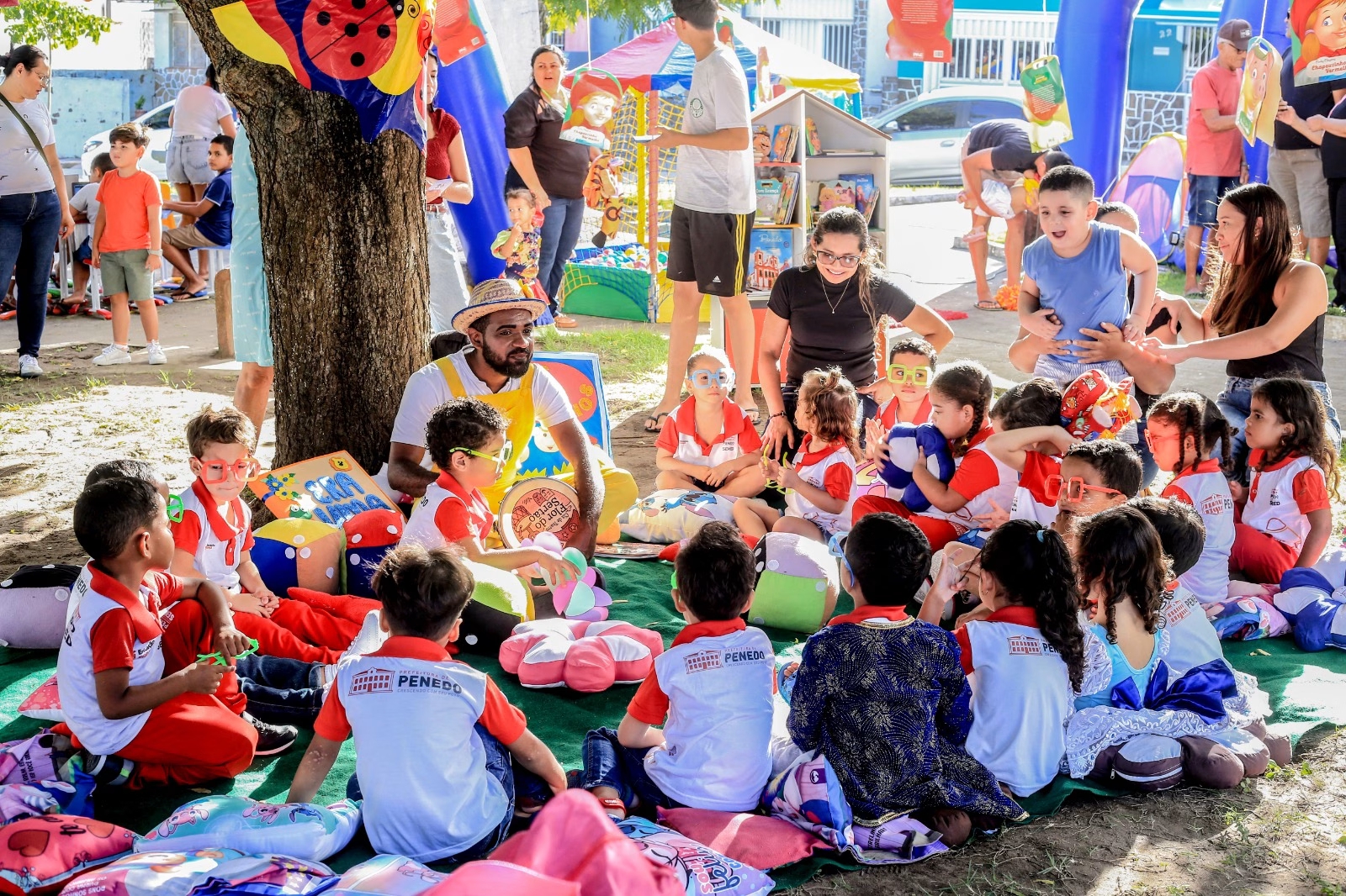 Praça Literária estimula leitura e diversão em Penedo
