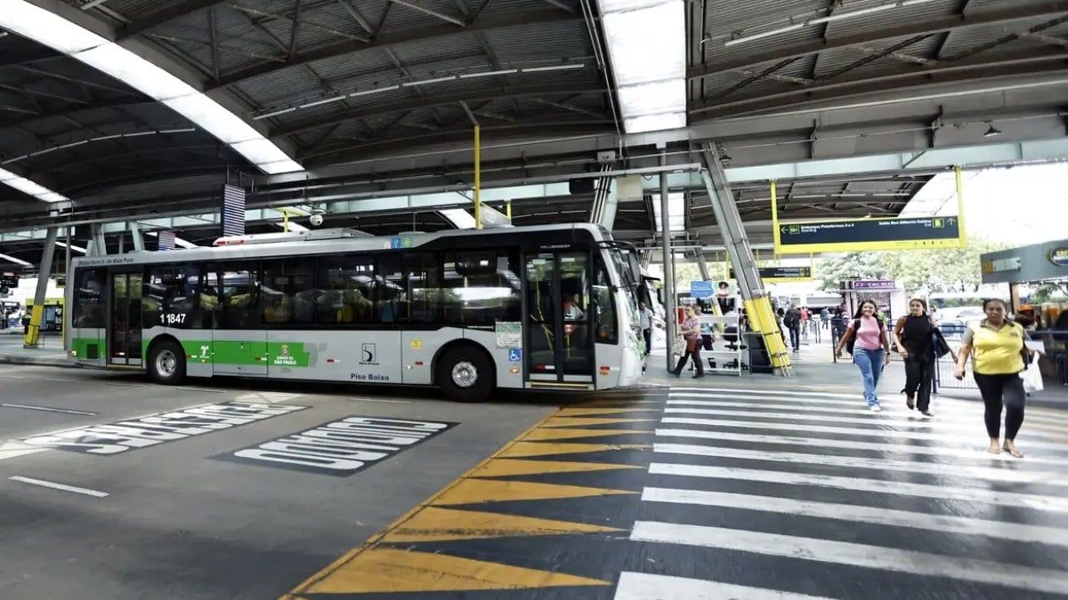 Onda de ataques a ônibus em São Paulo preocupa especialistas