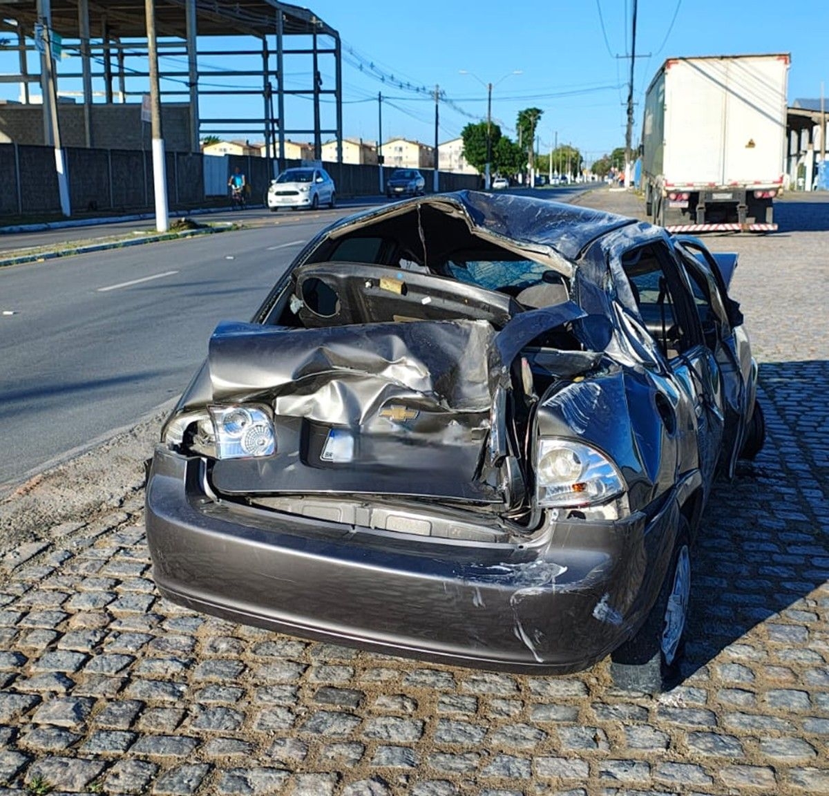 Motorista capota carro e fica ferido em Maceió