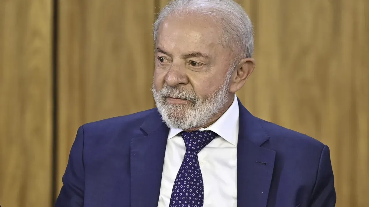 Lula afirma que pedido de anistia revela culpa de Bolsonaro