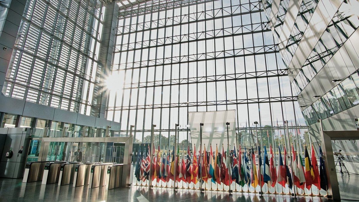 OTAN aumenta gastos militares para 5% do PIB