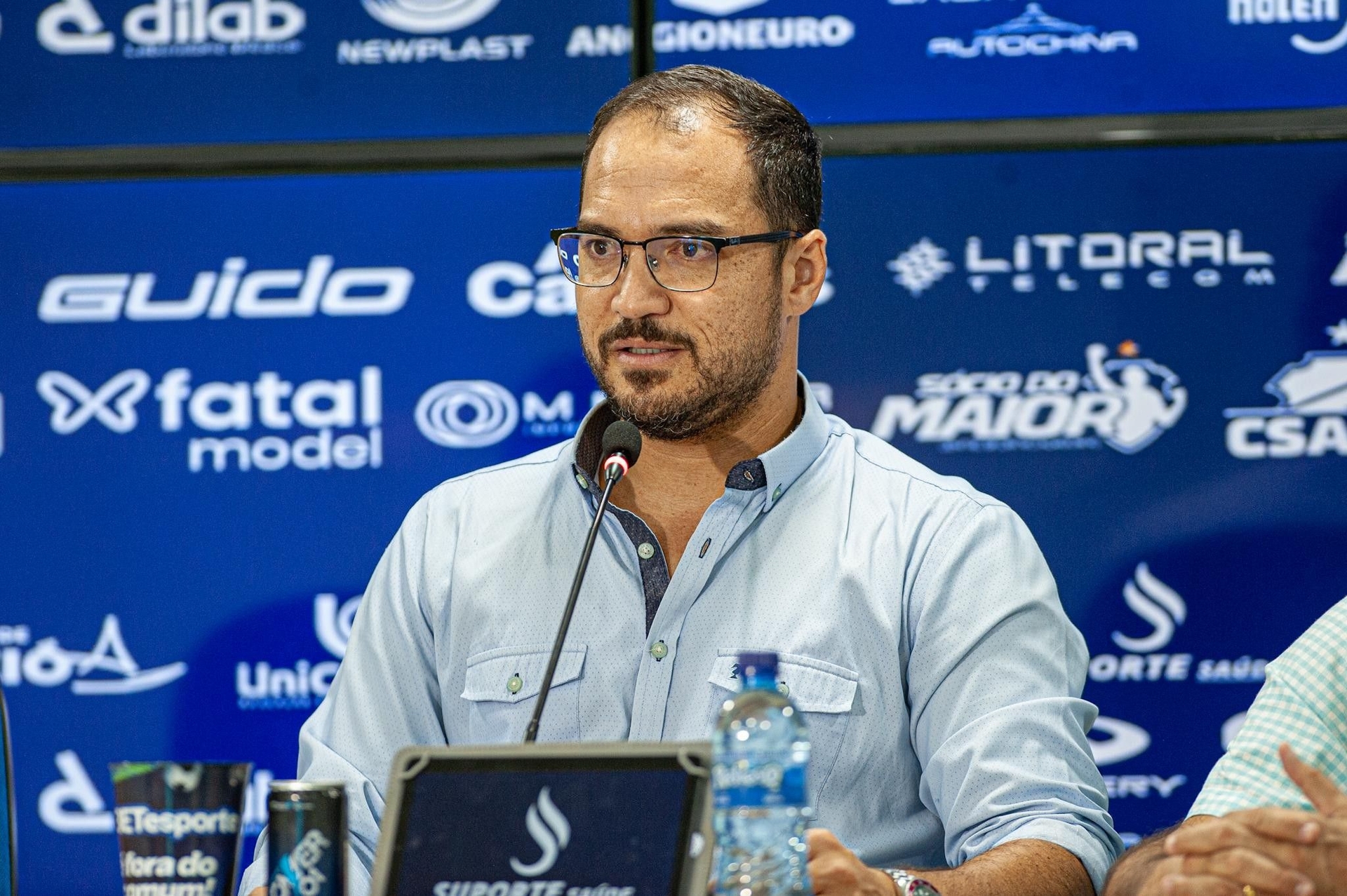 CSA comenta saídas de Cedric e Wanderson e tranquiliza elenco