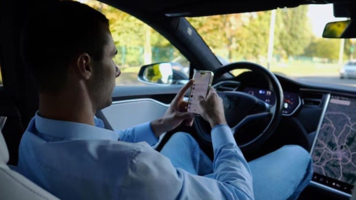 Elon Musk é investigado após falhas em Robotáxis