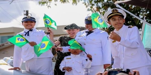 Desfile de 07 de setembro em Penedo: Uma celebração da comunidade