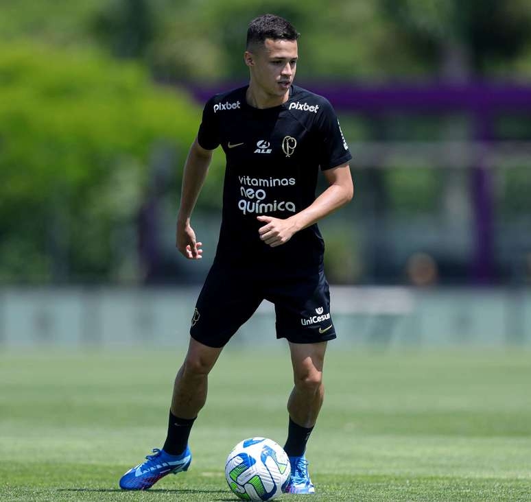 Matheus Araújo perde espaço no Corinthians e pode deixar clube na próxima janela de transferências