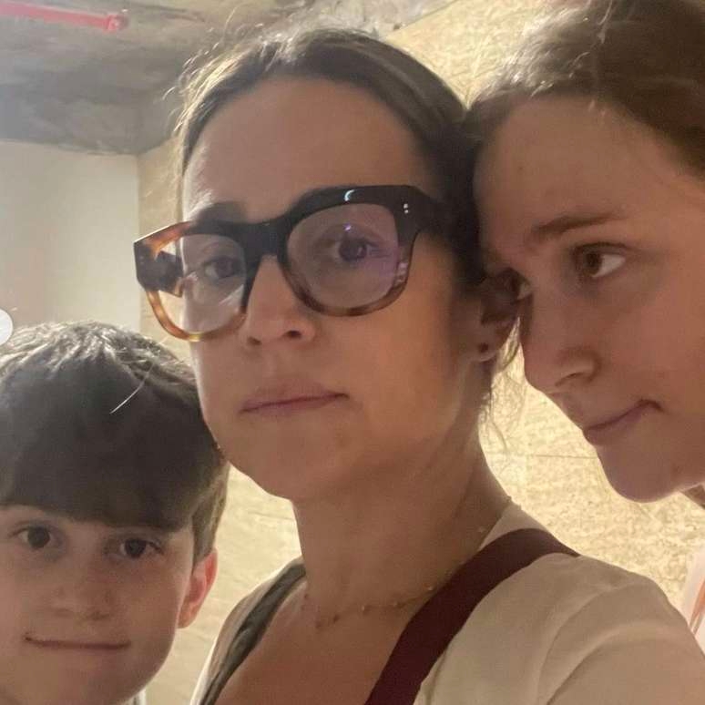 Gabriela Duarte conta que esteve em bunker em Israel com os filhos