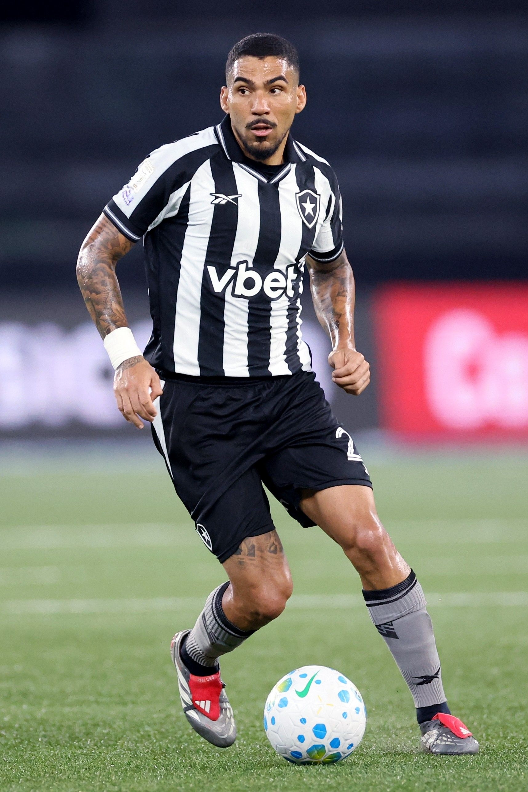 Allan do Botafogo se recupera de lesão grave na coxa