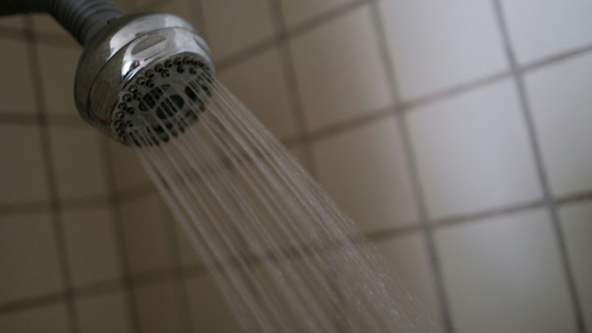 Trump assina ordem para aumentar pressão da água nos chuveiros