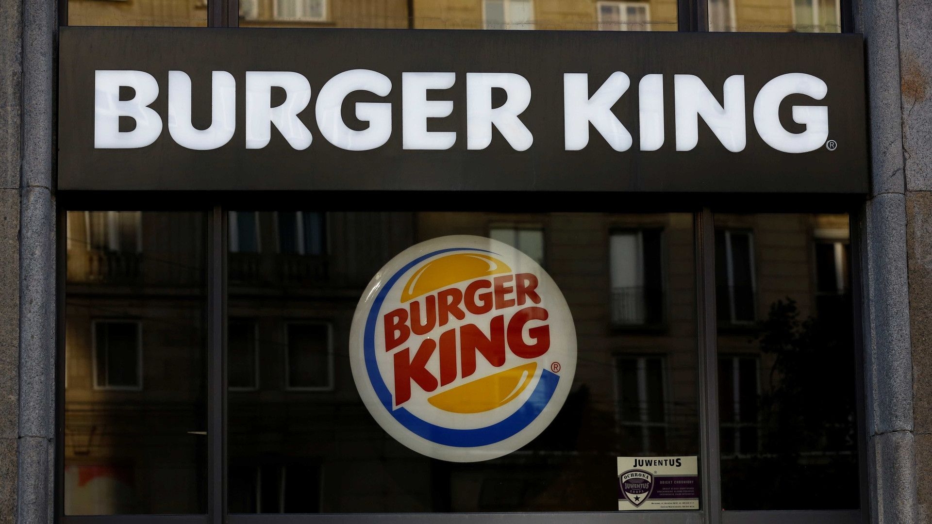 Burger King dará sanduíche de graça para advogados, em nova campanha de marketing