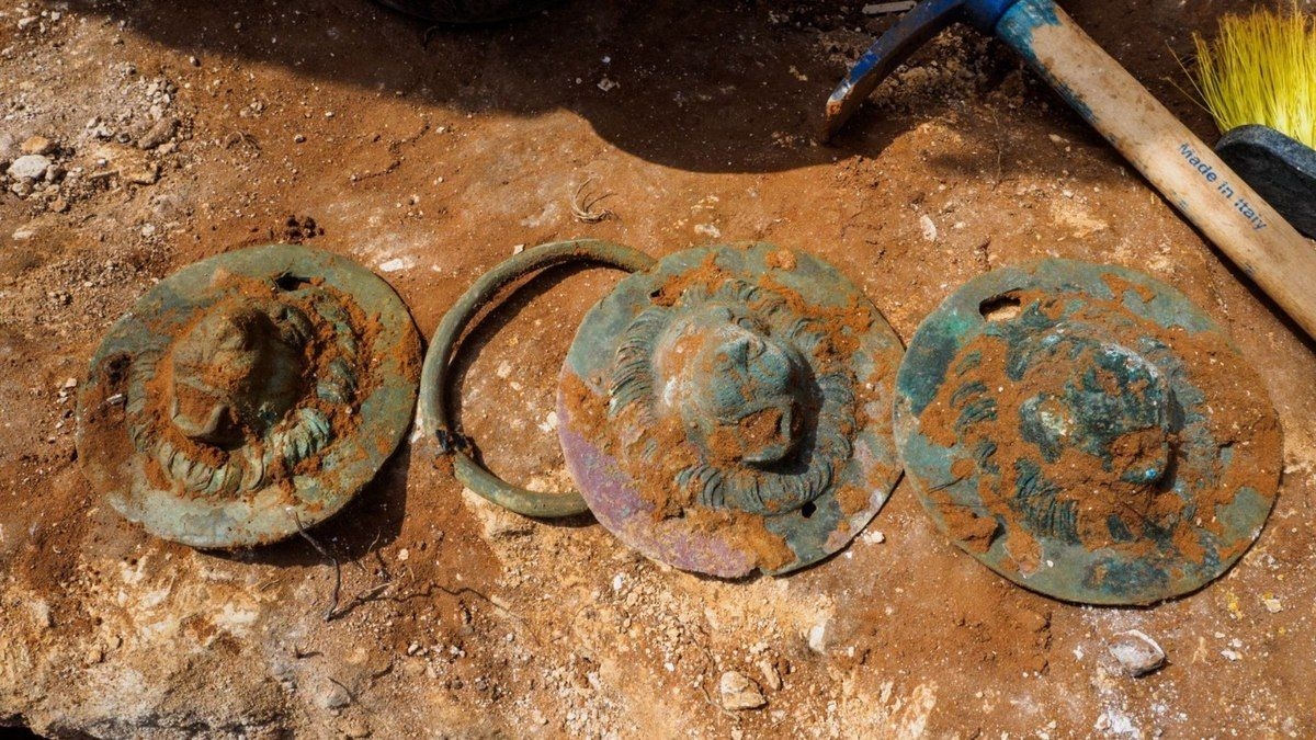 Descoberta de discos de bronze de 1.900 anos em Israel