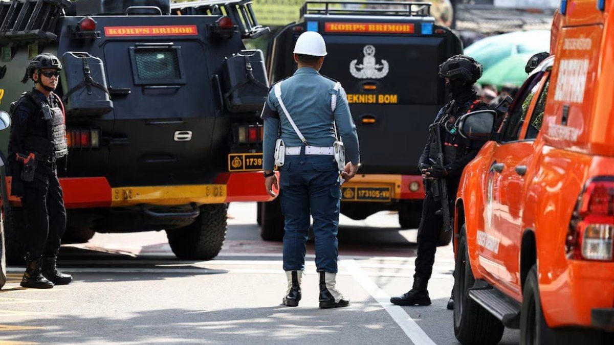 Explosões em mesquita escolar deixam 54 feridos na Indonésia