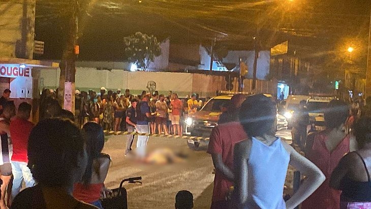 Homem é assassinado com oito tiros em cruzamento de ruas no bairro de Ponta Grossa