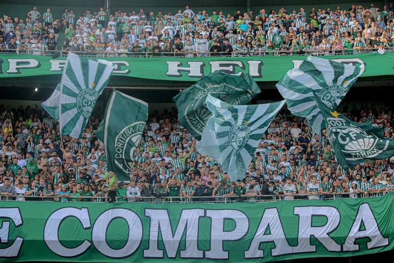 Principal torcida organizada do Coritiba está punida por um ano por causa de briga no Brasileirão